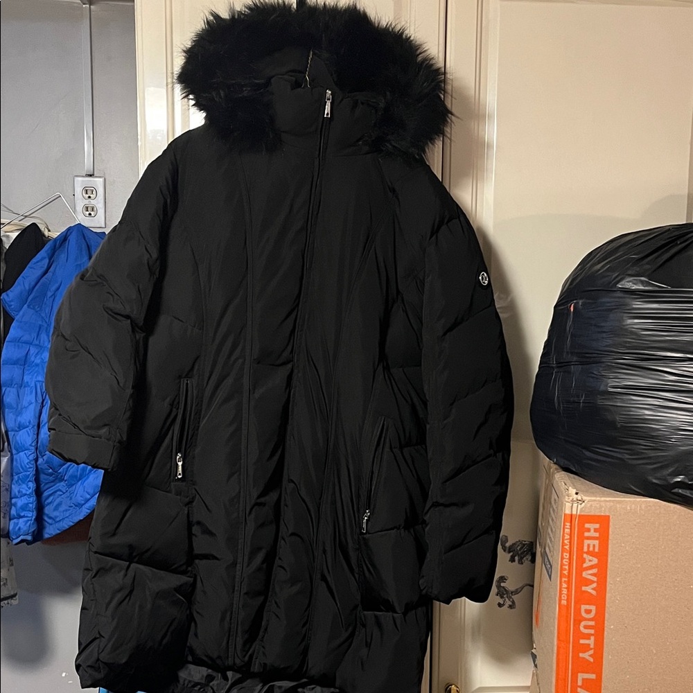 Calvin Klein Women’s Black Faux-Fur Trim Puffer Coat
